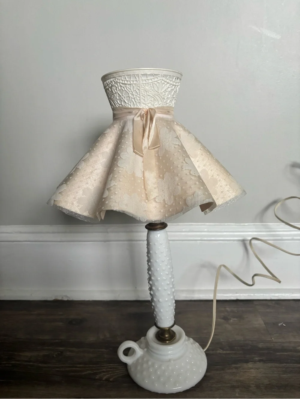 Vintage Elegant White Table Lamp with Cream Fabric Shade and Bow Accent